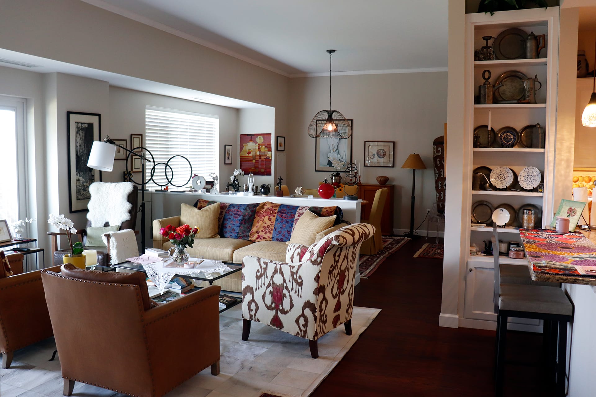 Independent apartment living room at Oak Crest in DeKalb, Illinois
