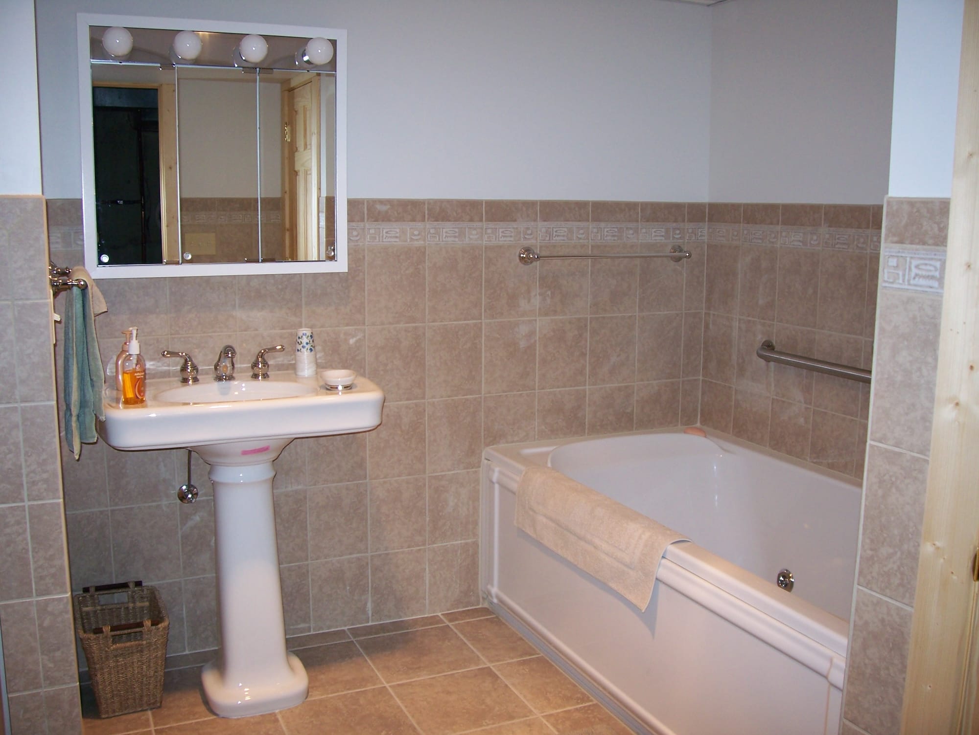 Independent Duplex bathroom at Oak Crest in DeKalb, Illinois